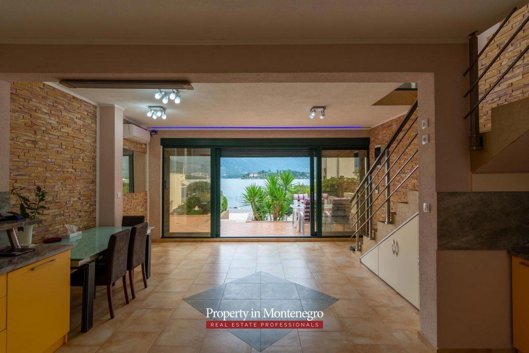 First line villa for sale in Tivat