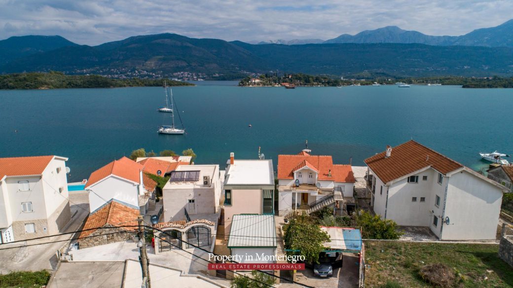 First line villa for sale in Tivat