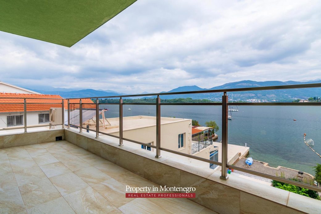 First line villa for sale in Tivat