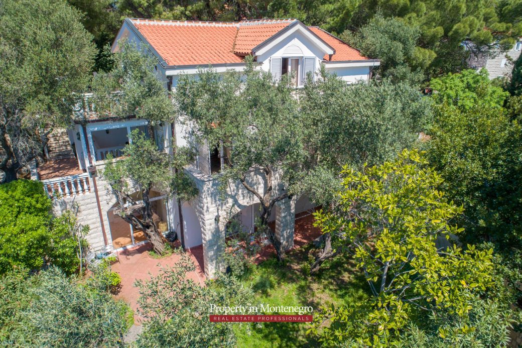 House with sea view for sale in Budva