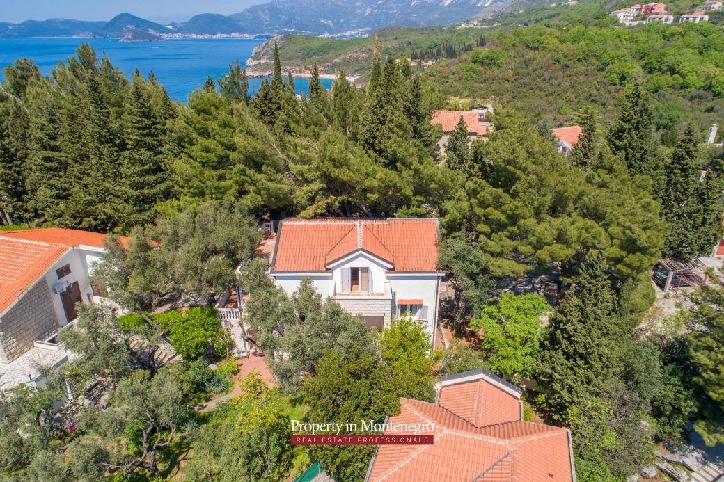 House with sea view for sale in Budva