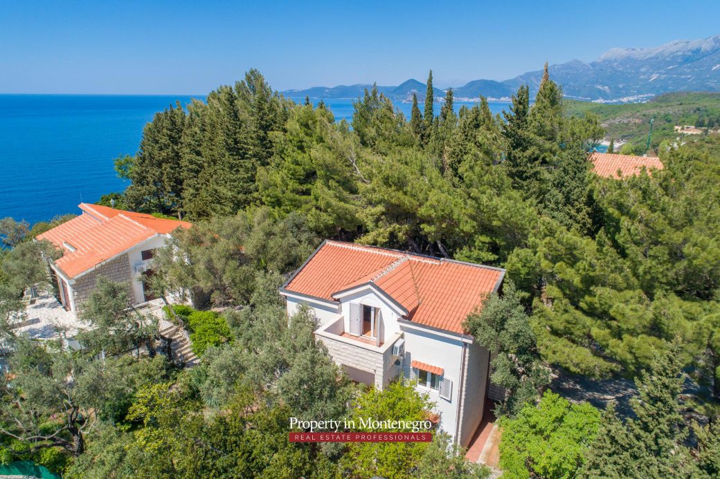 House with sea view for sale in Budva