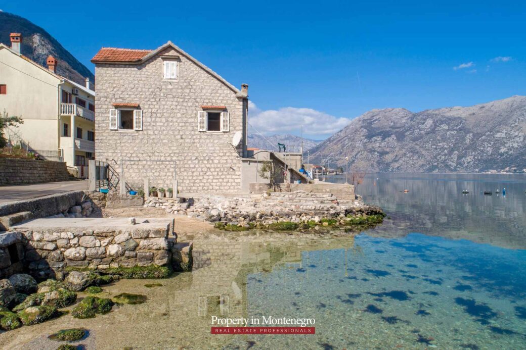 Waterfront-stone-house-for-sale-in-Kotor (12)