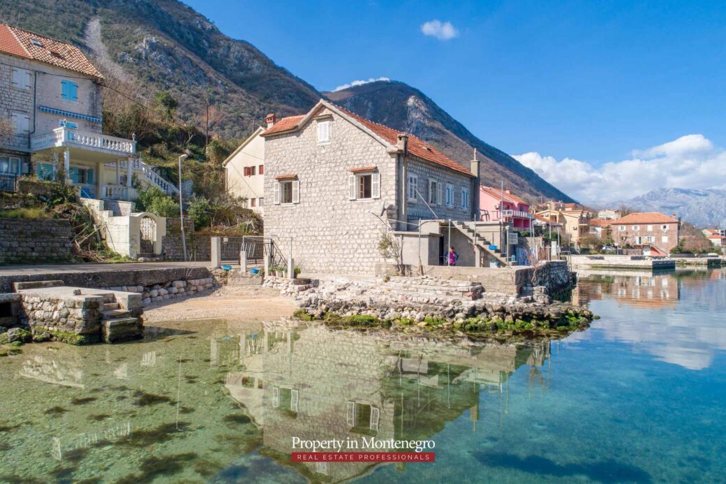 Waterfront-stone-house-for-sale-in-Kotor (13)