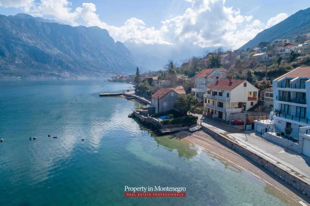 Waterfront-stone-house-for-sale-in-Kotor (18)