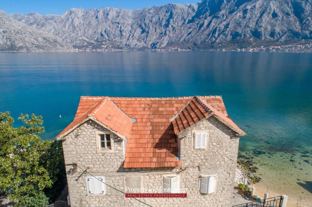 Waterfront-stone-house-for-sale-in-Kotor (5)