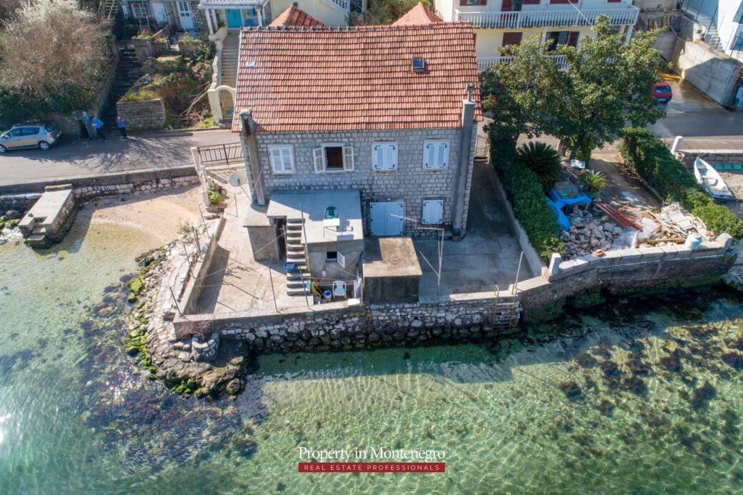 Waterfront-stone-house-for-sale-in-Kotor (9)