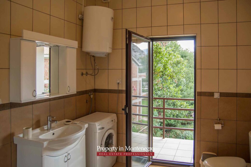 house-for-sale-in-boka-bay-orahovac-property-in-montenegro (15)