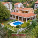 House wiht swimming pool for sale in Bay of Kotor