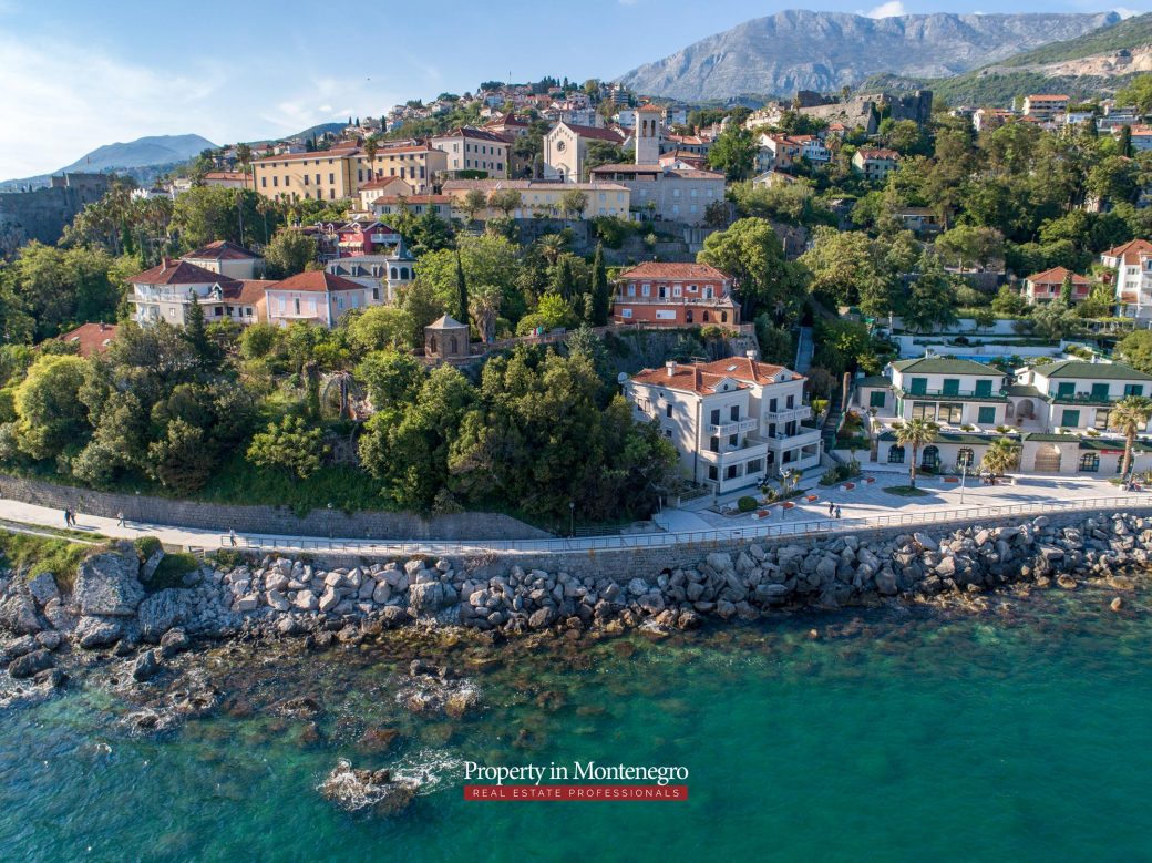 Castle house for sale in Herceg Novi