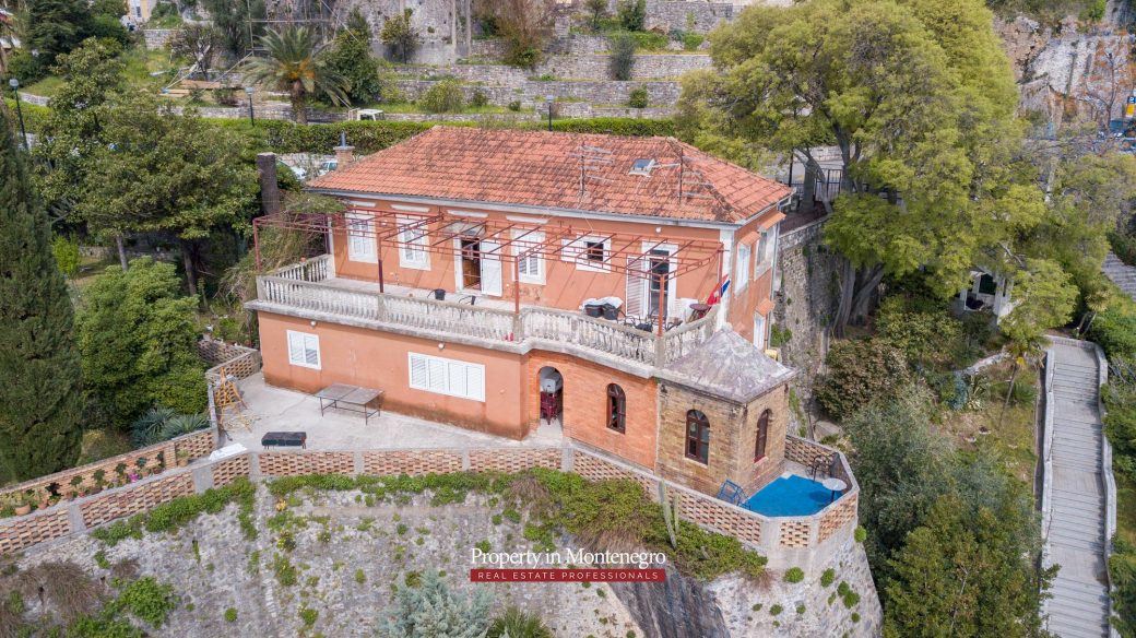 Castle house for sale in Herceg Novi