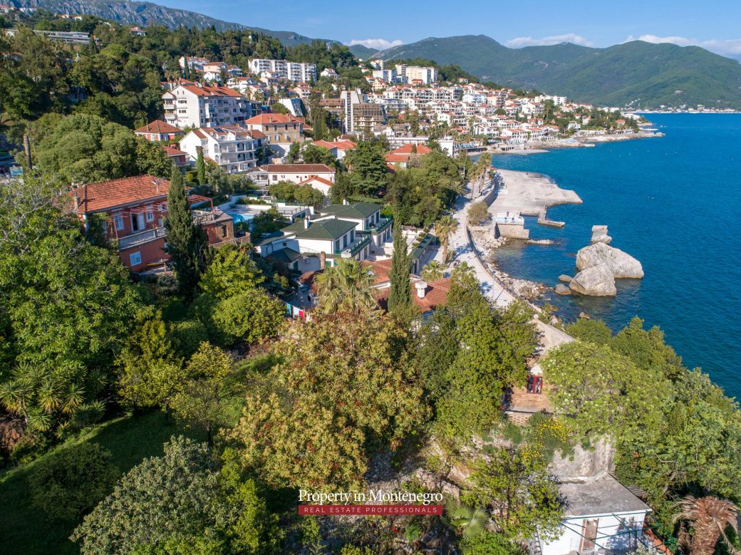 Castle house for sale in Herceg Novi