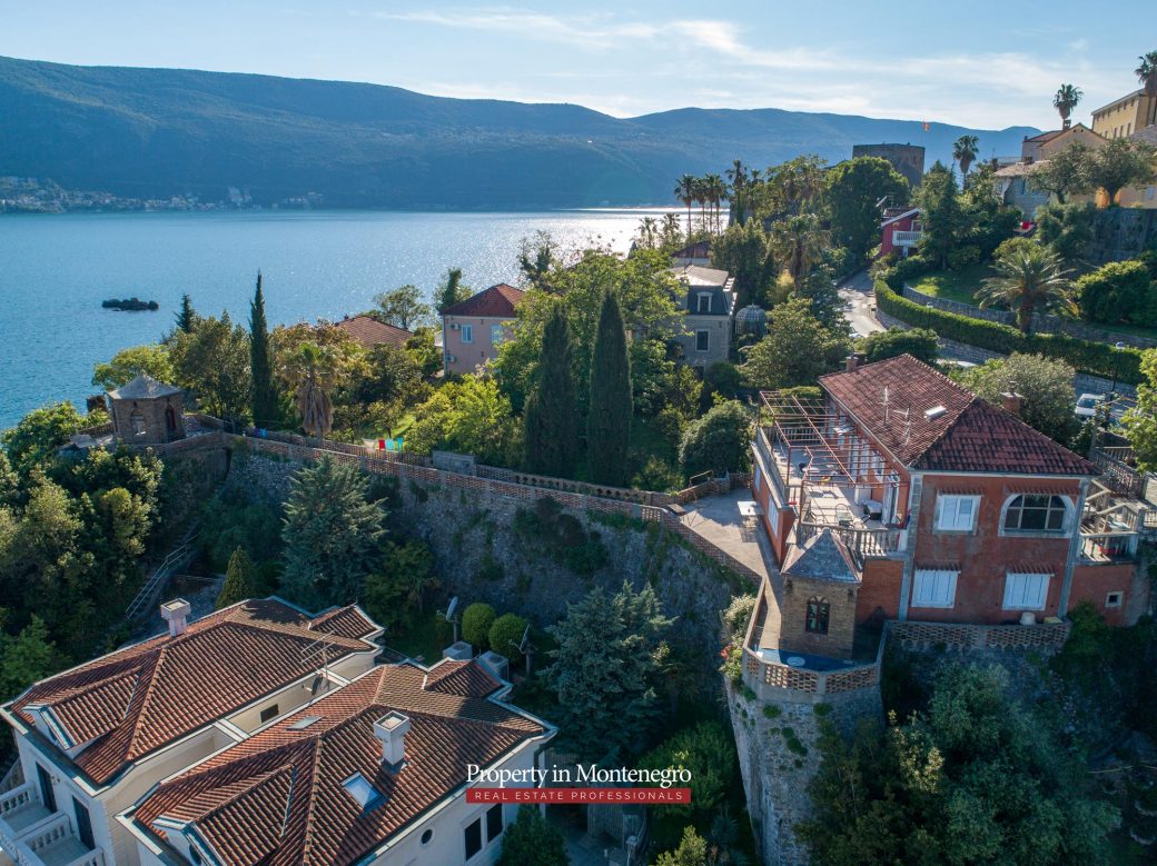 Castle house for sale in Herceg Novi