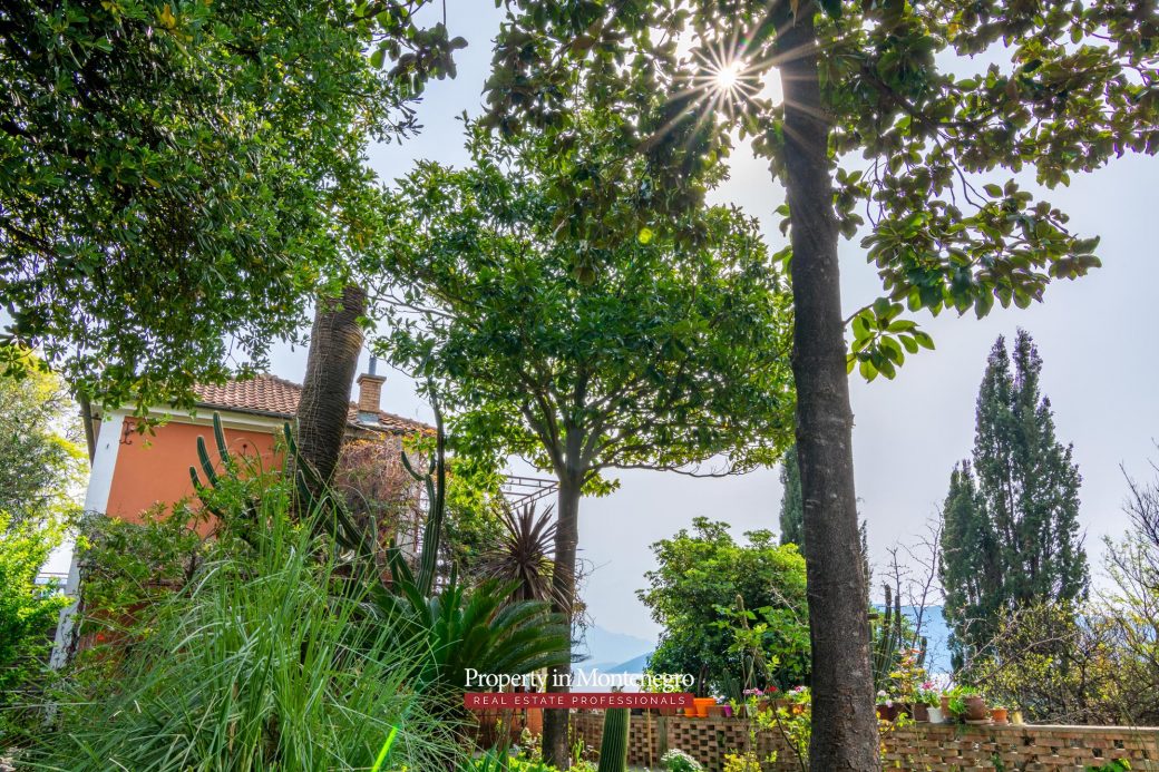 Castle house for sale in Herceg Novi