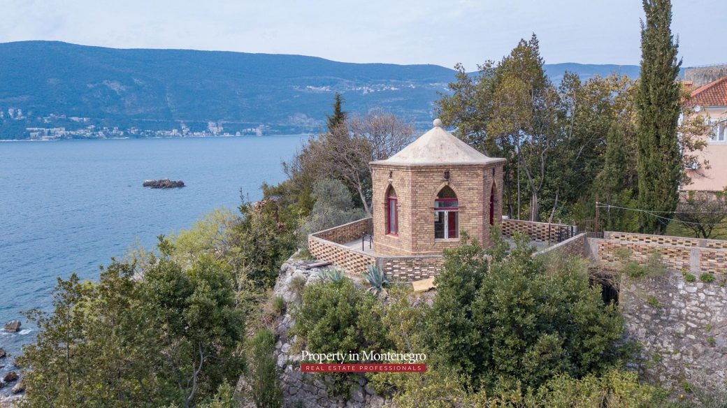 Castle house for sale in Herceg Novi