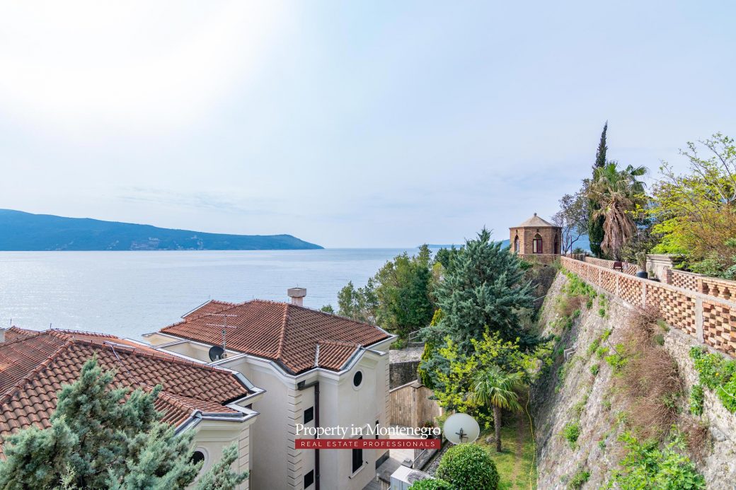 Castle house for sale in Herceg Novi