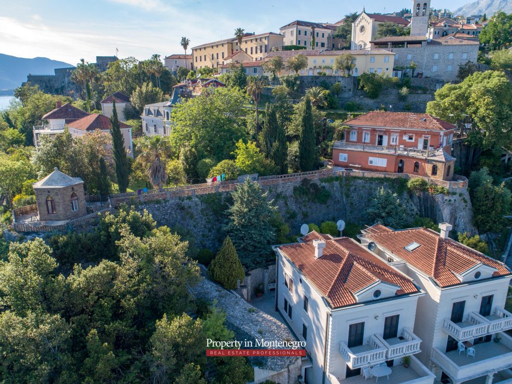 Castle house for sale in Herceg Novi