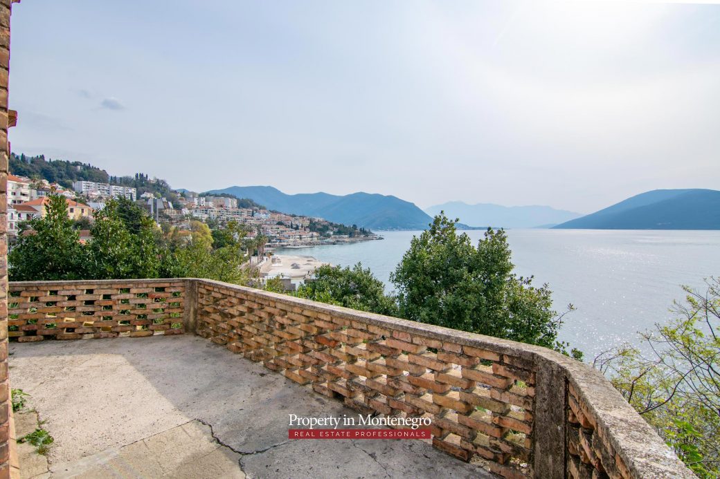 Castle house for sale in Herceg Novi