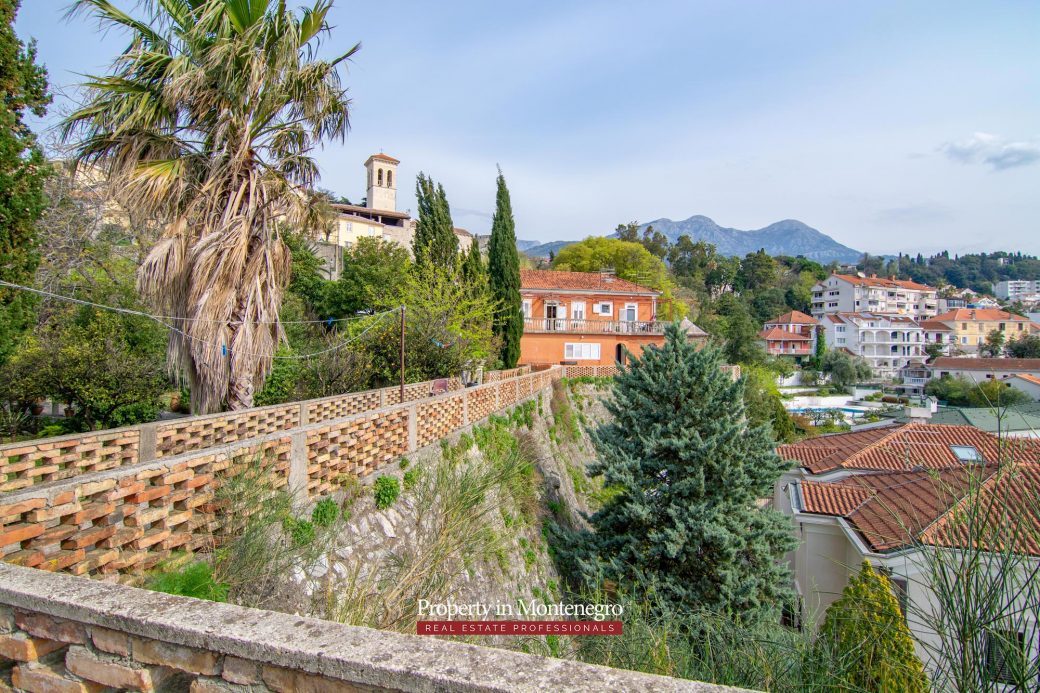 Castle house for sale in Herceg Novi