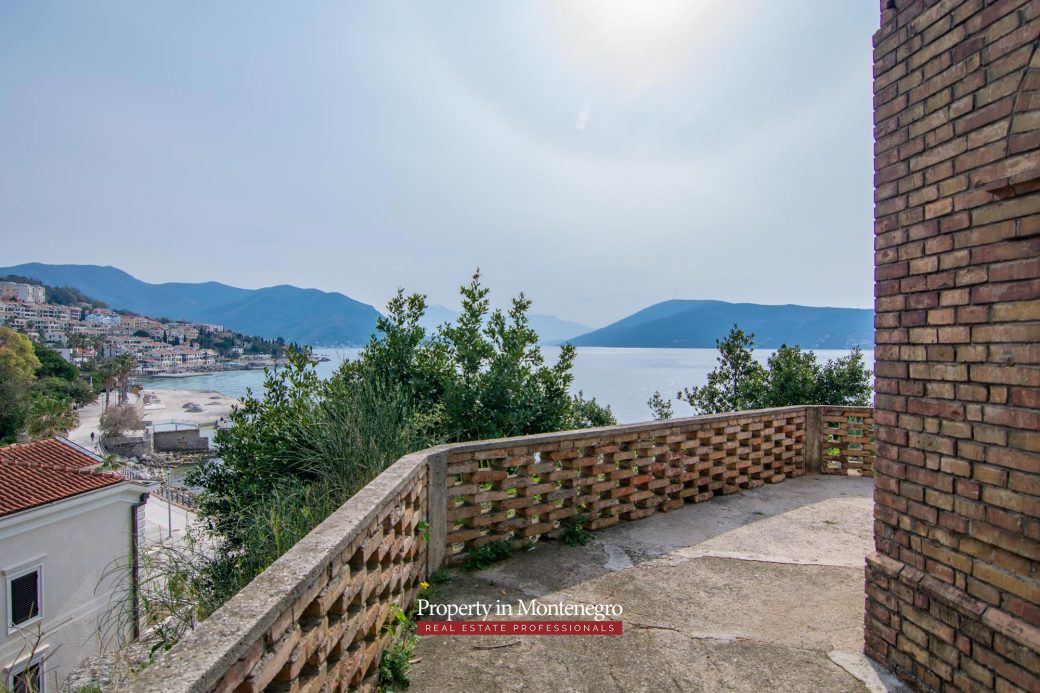 Castle house for sale in Herceg Novi