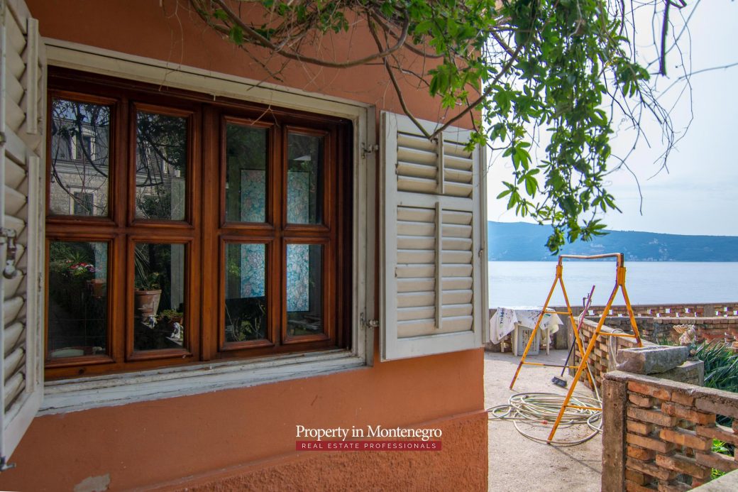 Castle house for sale in Herceg Novi