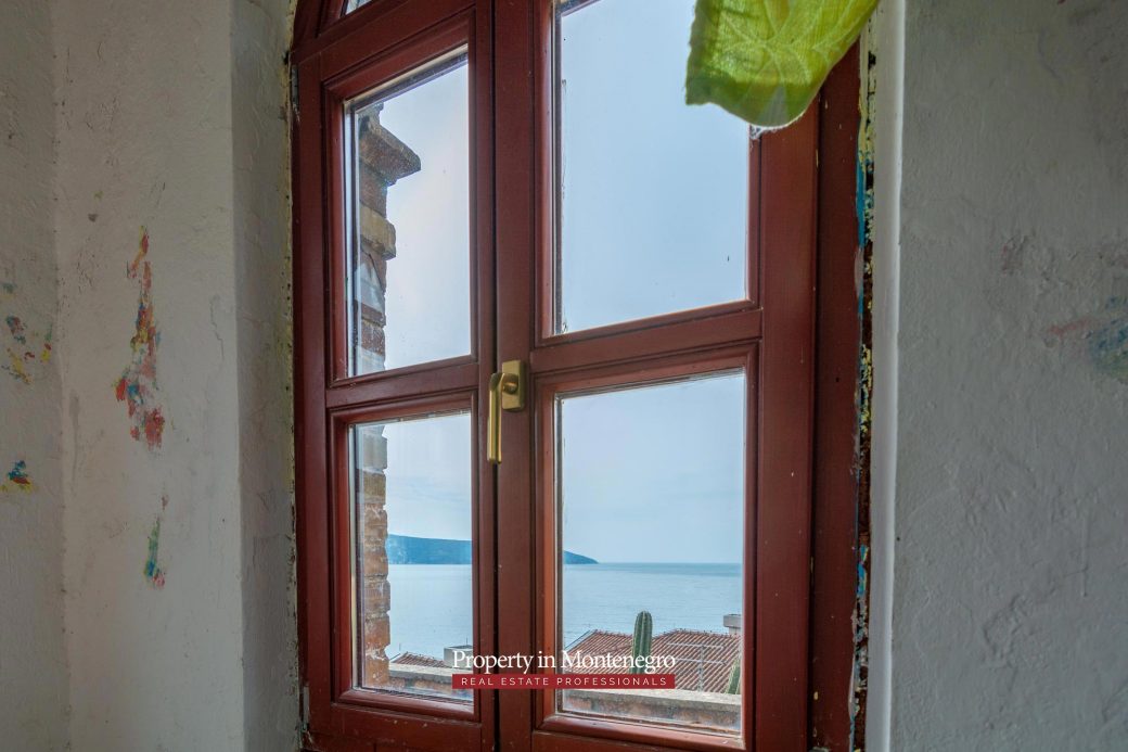 Castle house for sale in Herceg Novi