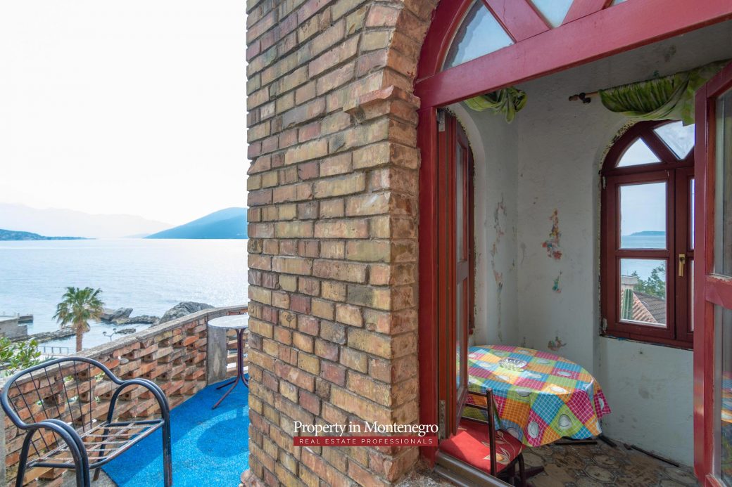 Castle house for sale in Herceg Novi