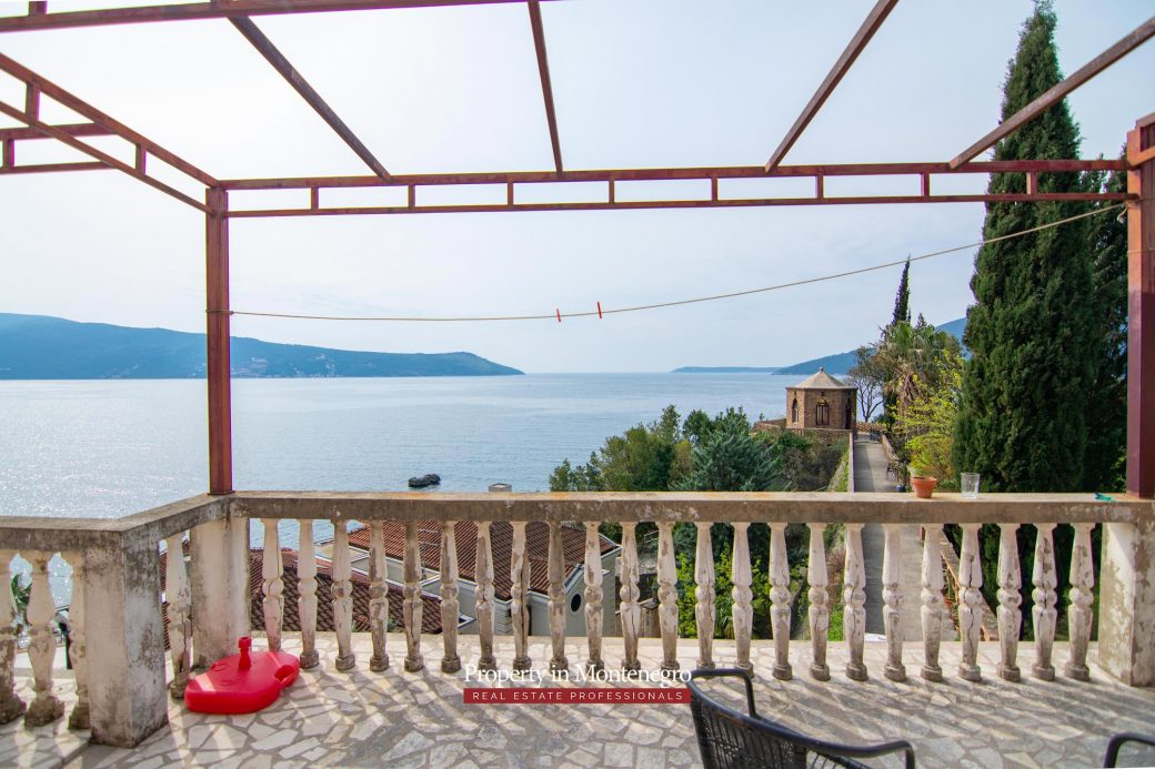 Castle house for sale in Herceg Novi