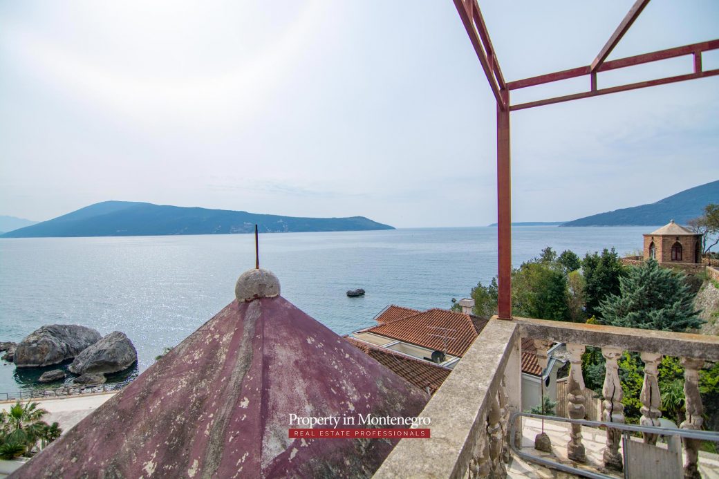 Castle house for sale in Herceg Novi