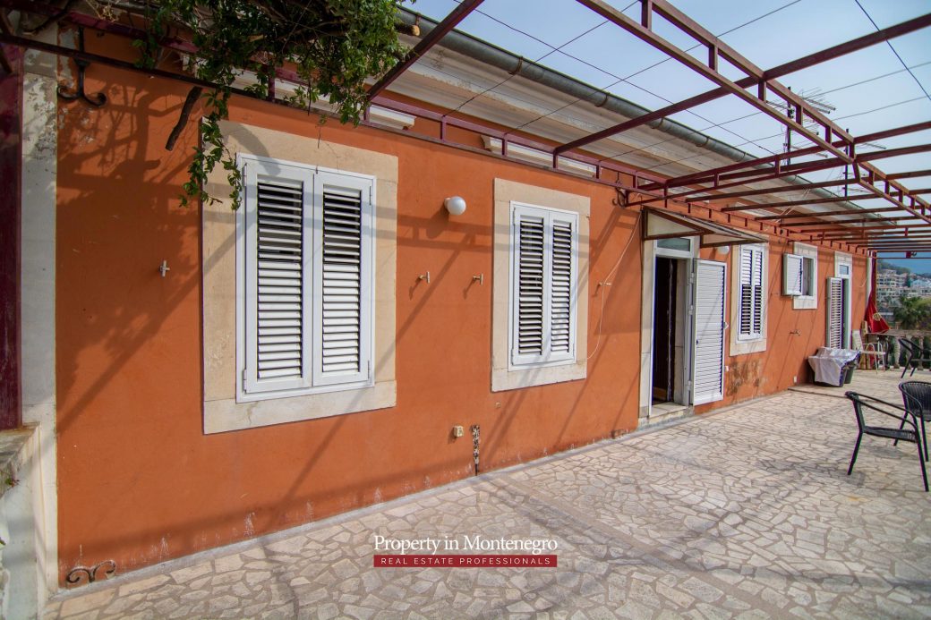 Castle house for sale in Herceg Novi