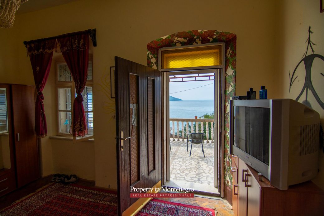 Castle house for sale in Herceg Novi