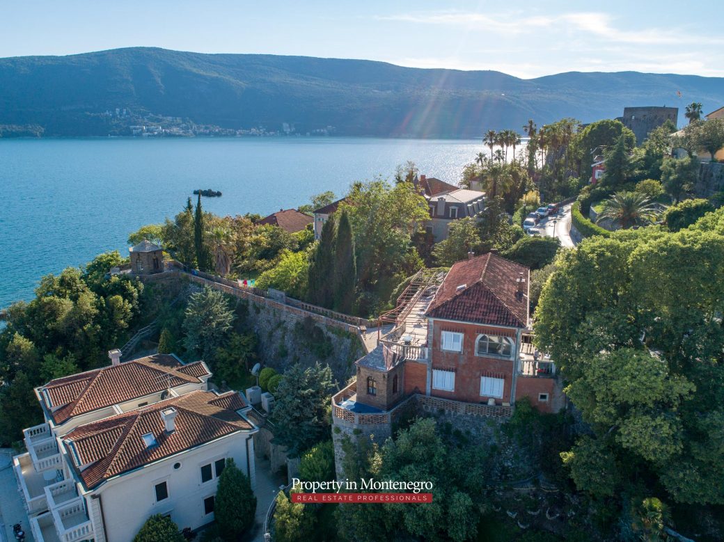 Castle house for sale in Herceg Novi