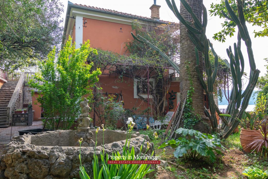 Castle house for sale in Herceg Novi