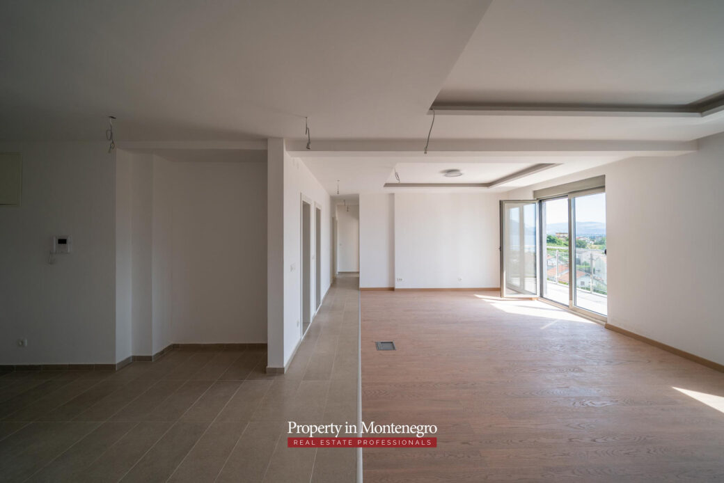 Penthouse for sale in Tivat