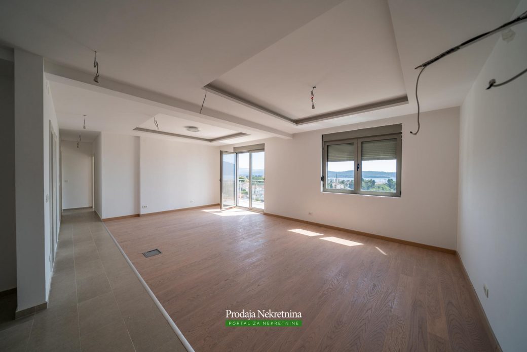 Penthouse na prodaju u Tivtu