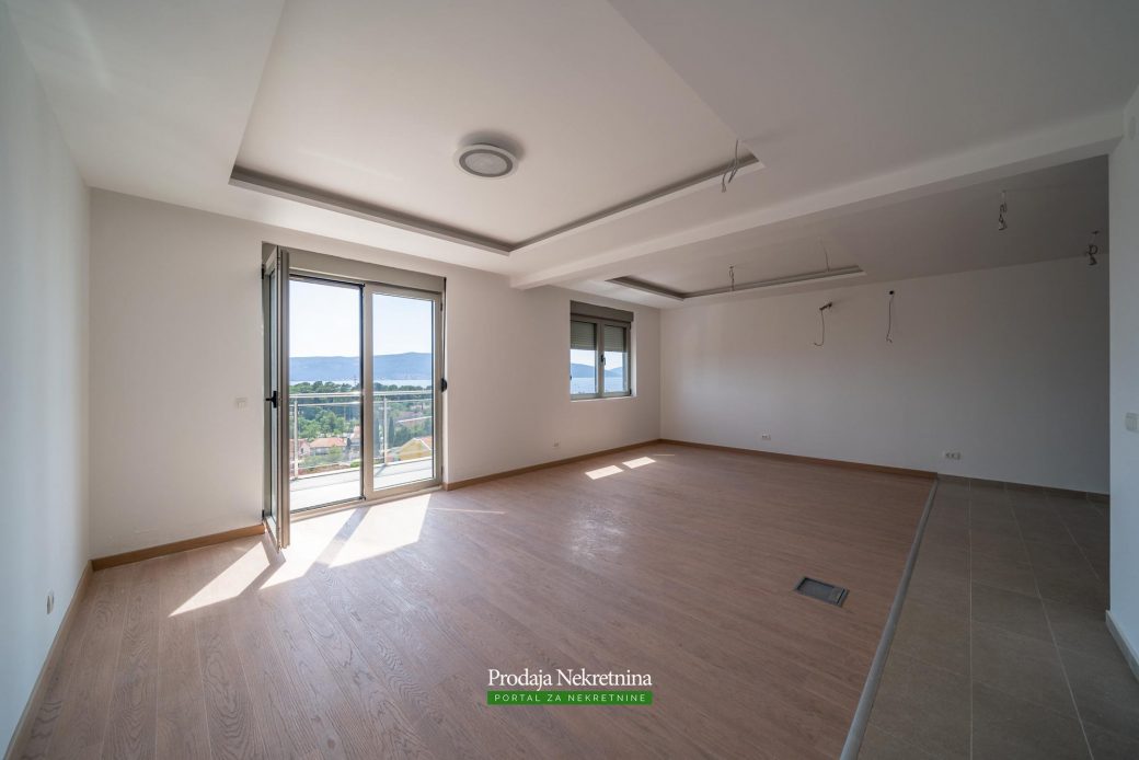 Penthouse na prodaju u Tivtu