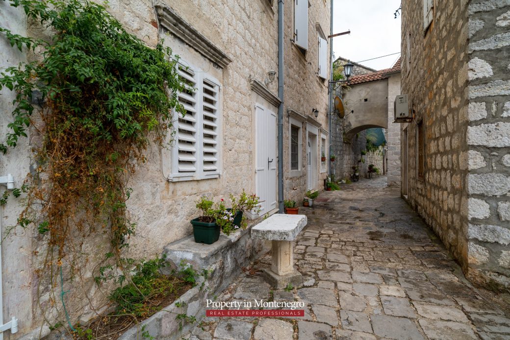 Apartment for sale in Perast