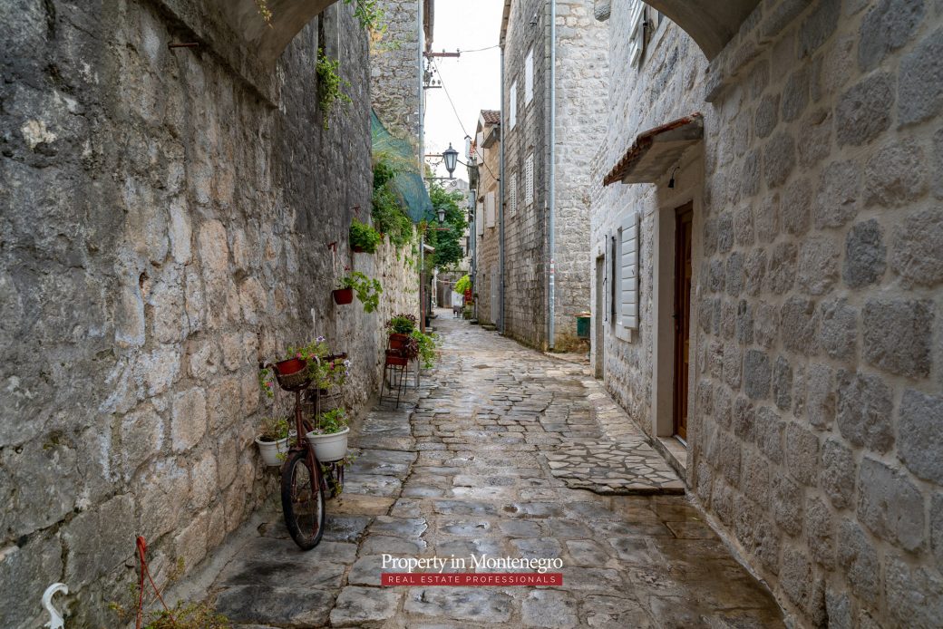 Apartment for sale in Perast