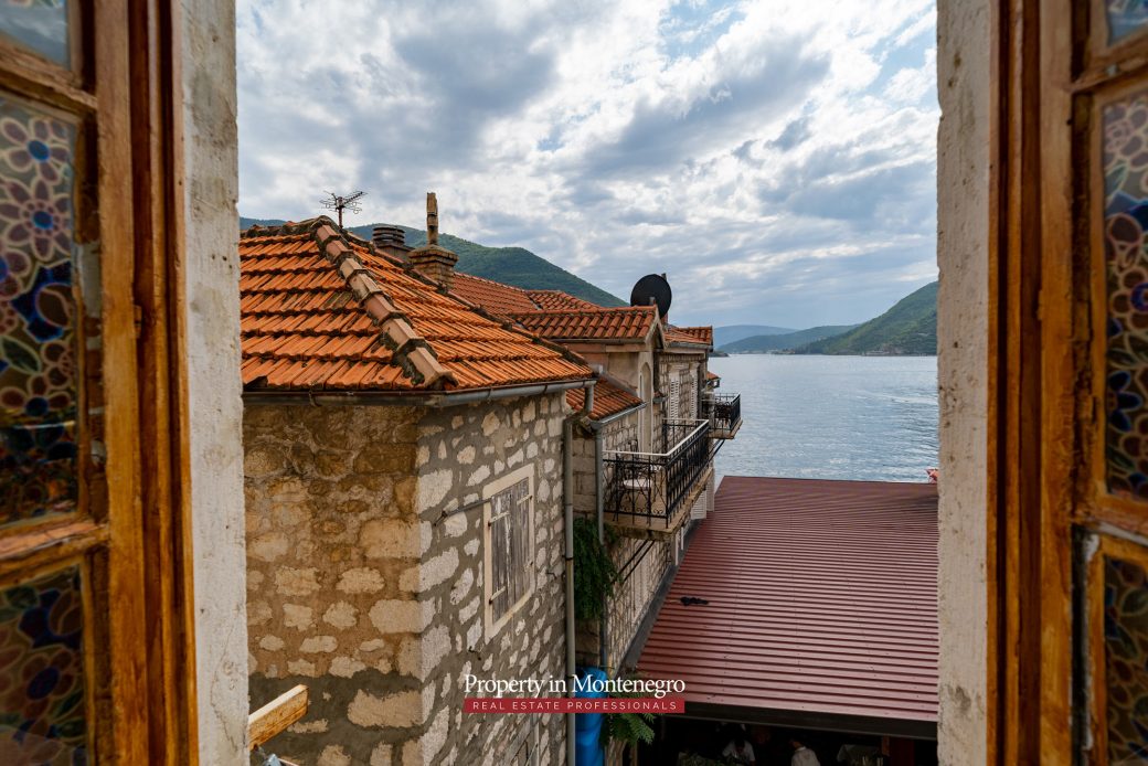 Apartment for sale in Perast