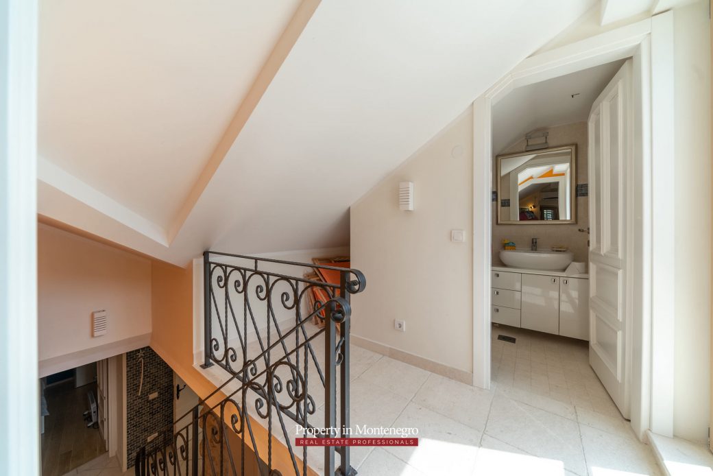 Luxury-apartment-for-sale-in-Dobrota-Kotor27