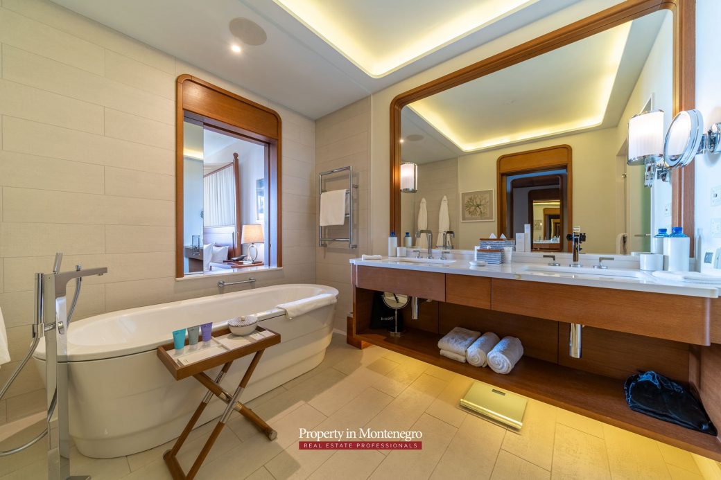 Luxury-two-bedroom-apartment-for-sale-in-Porto-Montenegro (20)