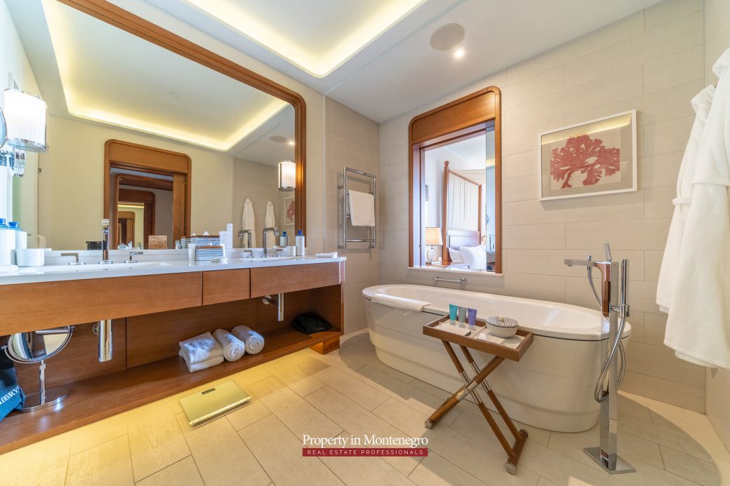 Luxury-two-bedroom-apartment-for-sale-in-Porto-Montenegro (41)