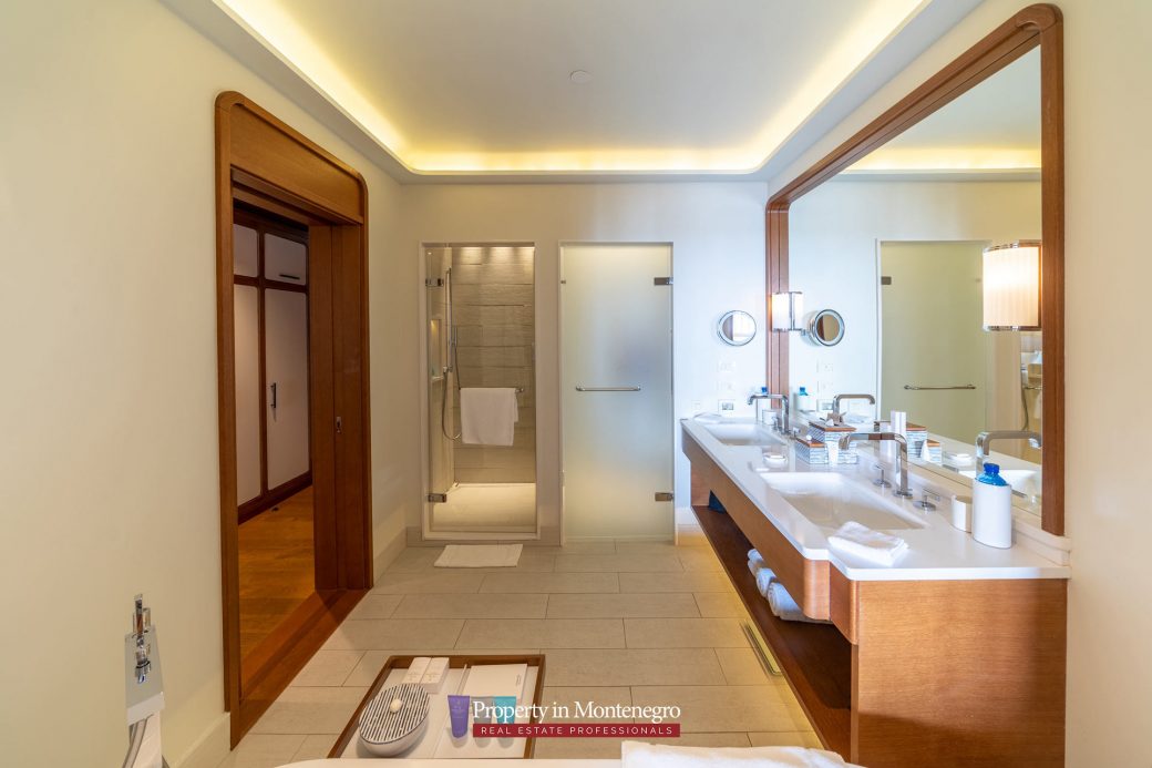 Luxury-two-bedroom-apartment-for-sale-in-Porto-Montenegro (44)