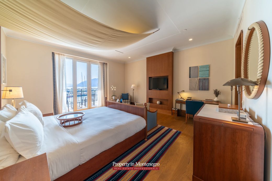 Luxury-two-bedroom-apartment-for-sale-in-Porto-Montenegro (49)