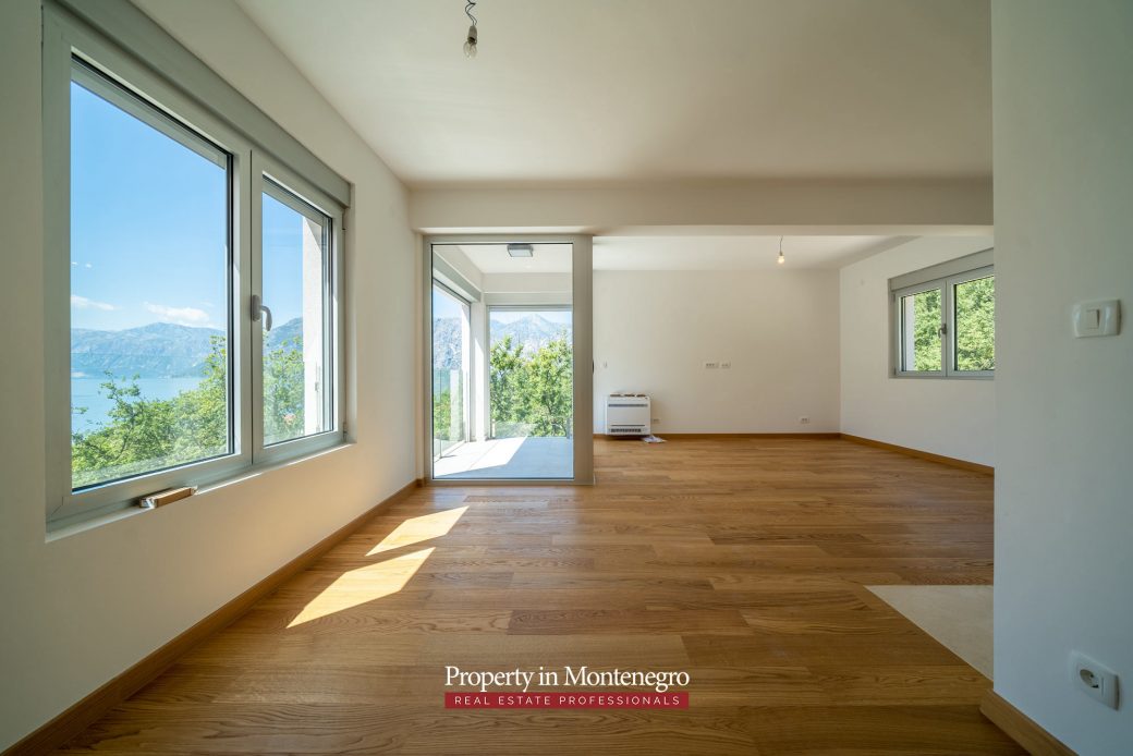 Apartment for sale in Dobrota