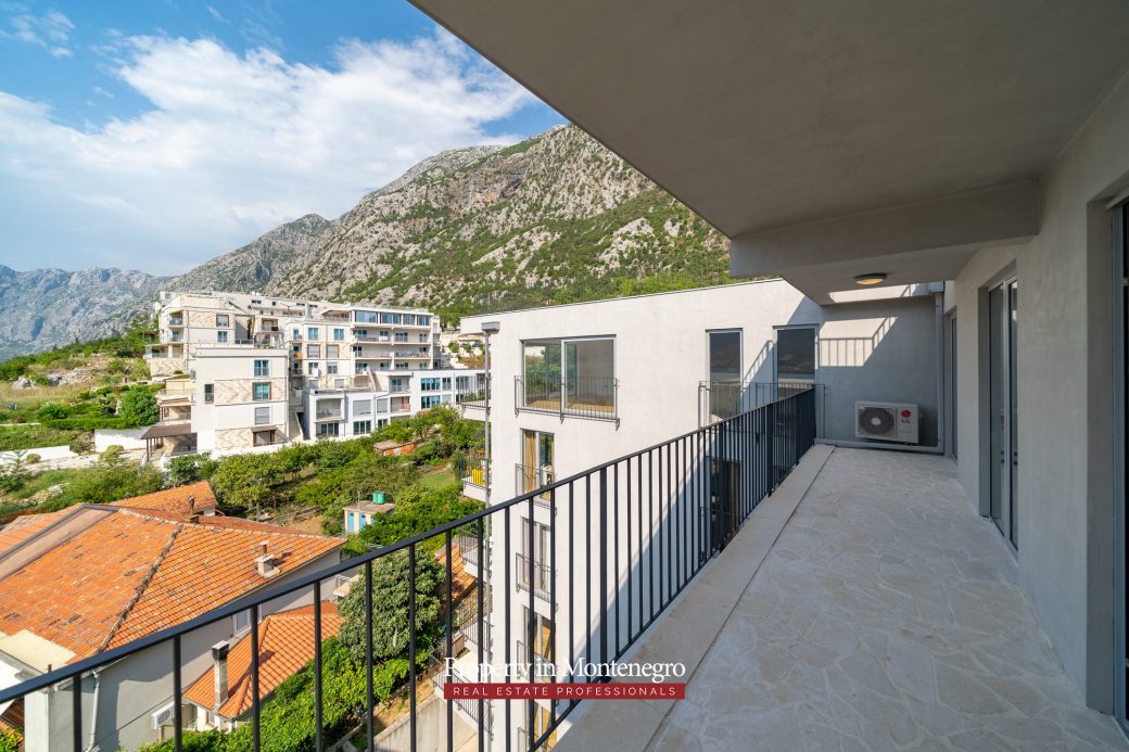 Penthouse for sale in Kotor