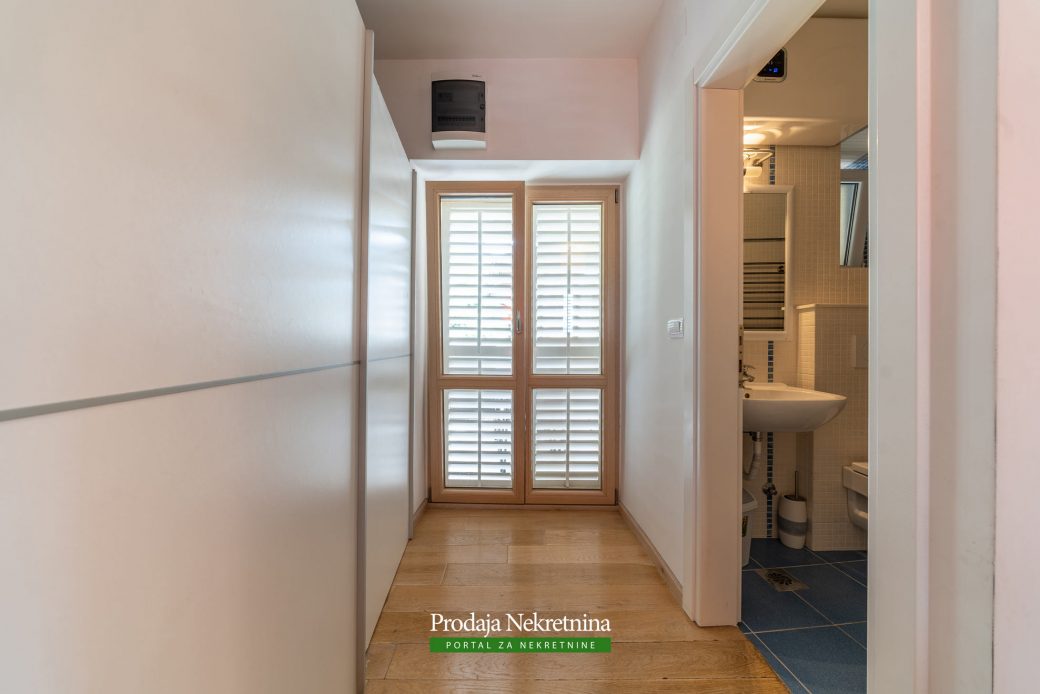 Prodaje-se-trosoban-apartman-u-Dobroti20