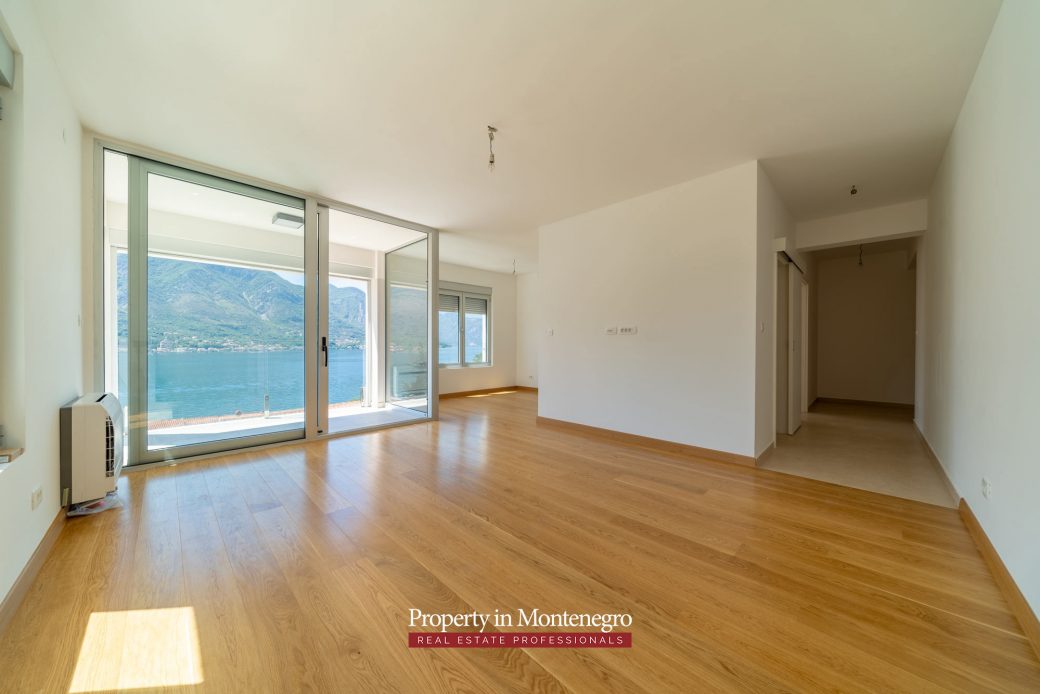 Apartment for sale in Dobrota