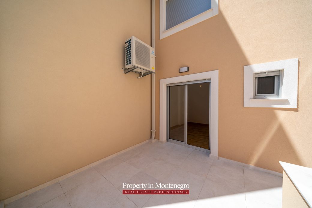 Apartment for sale in Dobrota