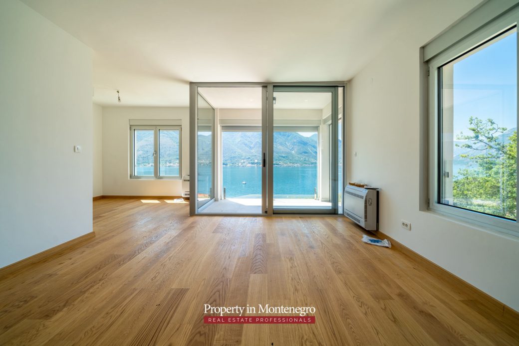 Apartment for sale in Dobrota